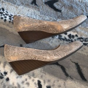 Clarks Collection Soft Cushion Snakeskin Wedge — 9.5